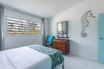 Light House Beach house with Ocean View