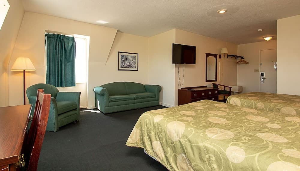Country Squire Inn & Suites