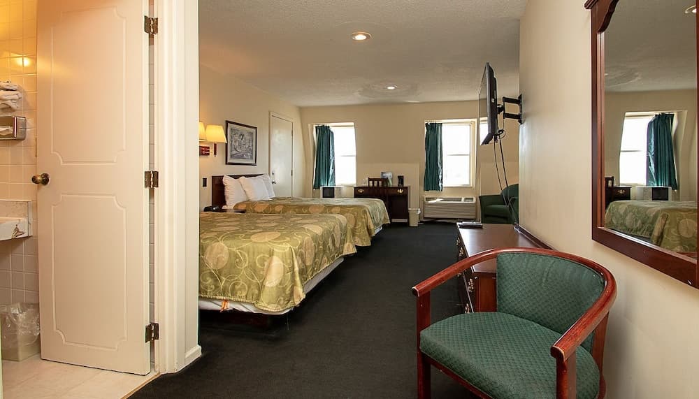 Country Squire Inn & Suites