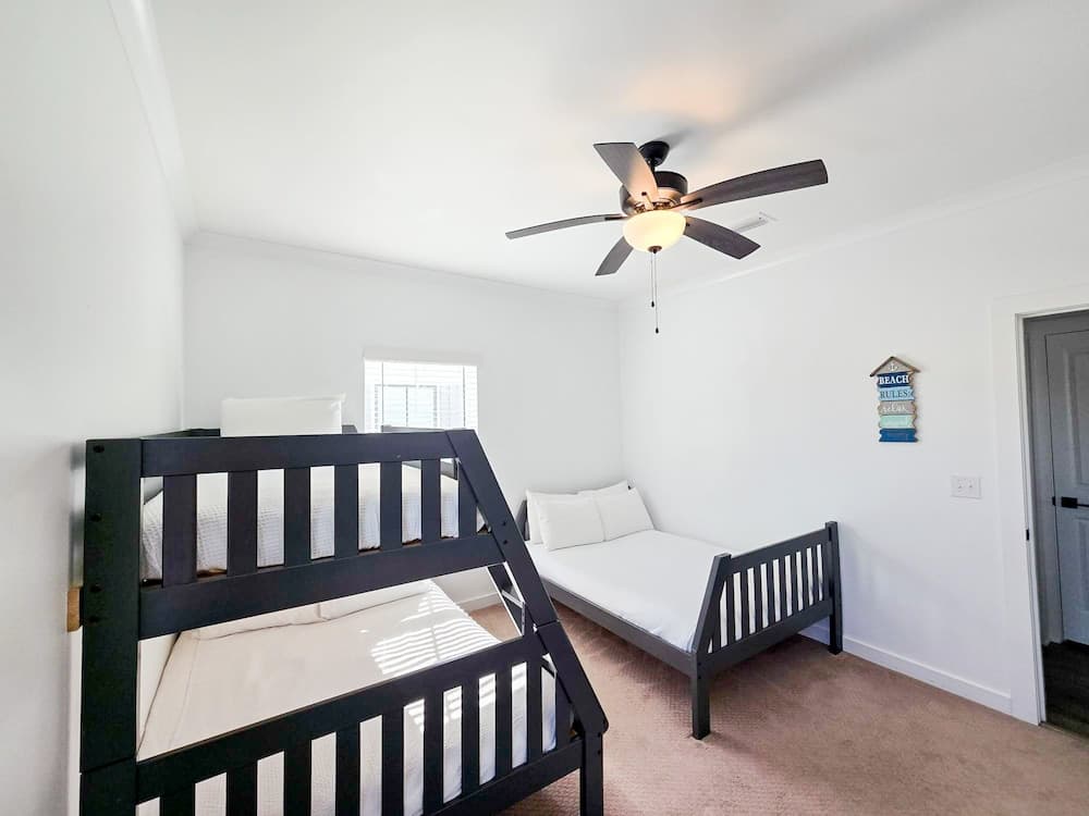 Stunning 3br/2.5ba, Pet Friendly, Sleeps 12