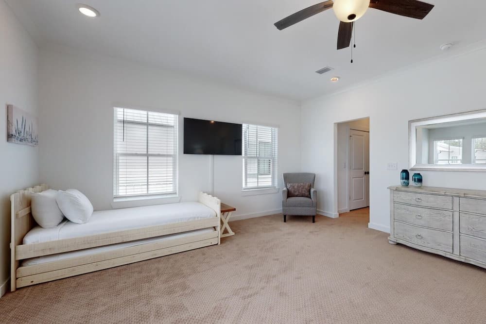 Stunning 3br/2.5ba, Pet Friendly, Sleeps 12