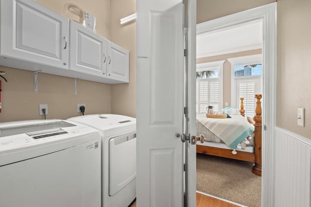 Algun Dia - Plush Family-friendly Home - A Block From Beach