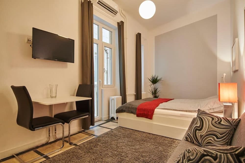 Super Central Studio Apartment - With Balcony