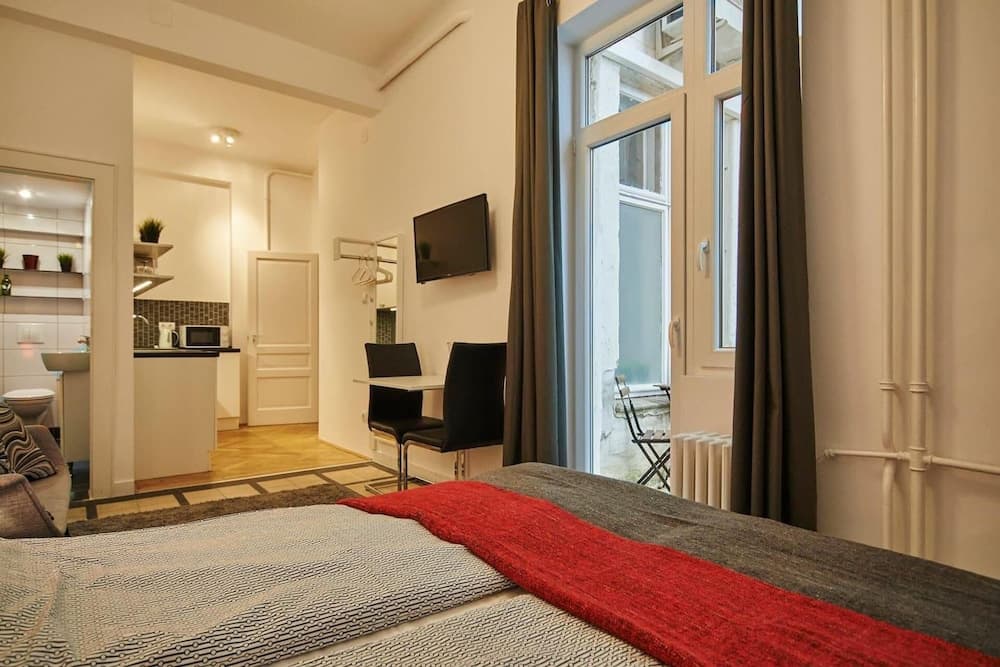 Super Central Studio Apartment - With Balcony