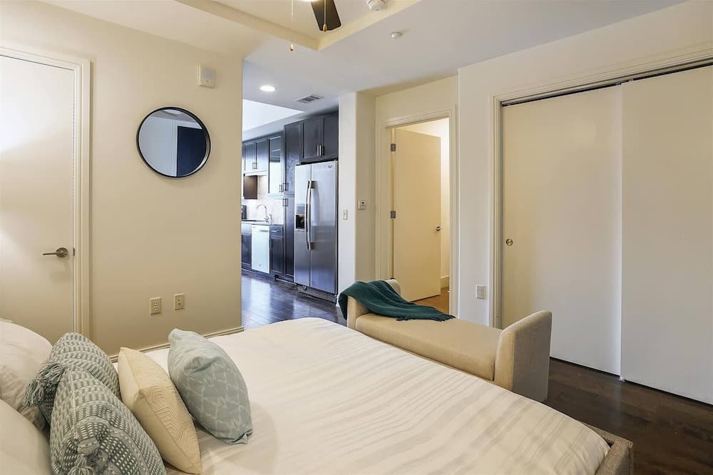 Austin Grand Studio Apartment