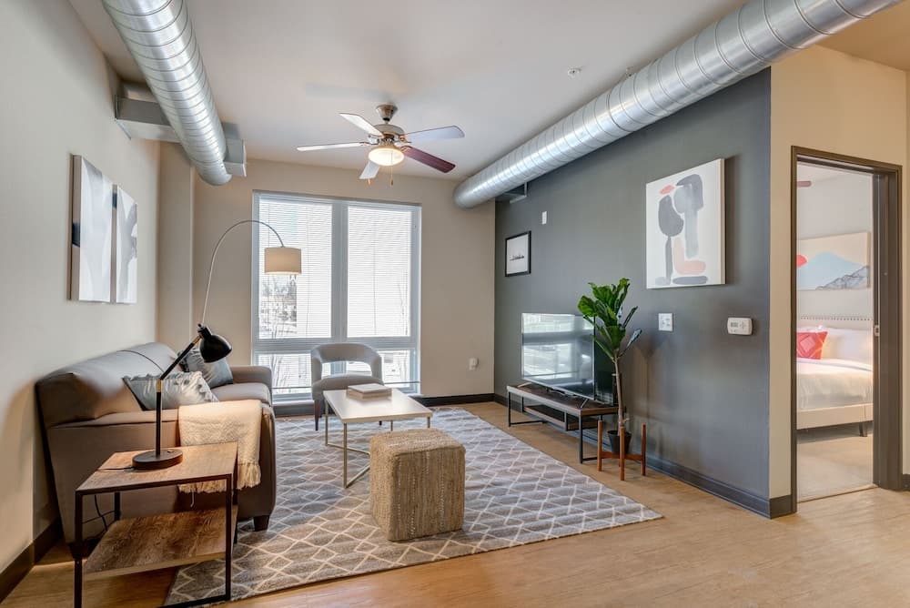 Milwaukee Beautiful Family 2BD 2BA Downtown Apartment