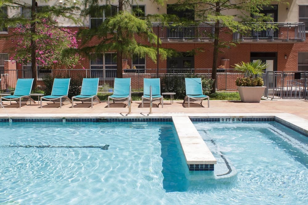 Austin Stunning 1BD 1BA Downtown Apartment