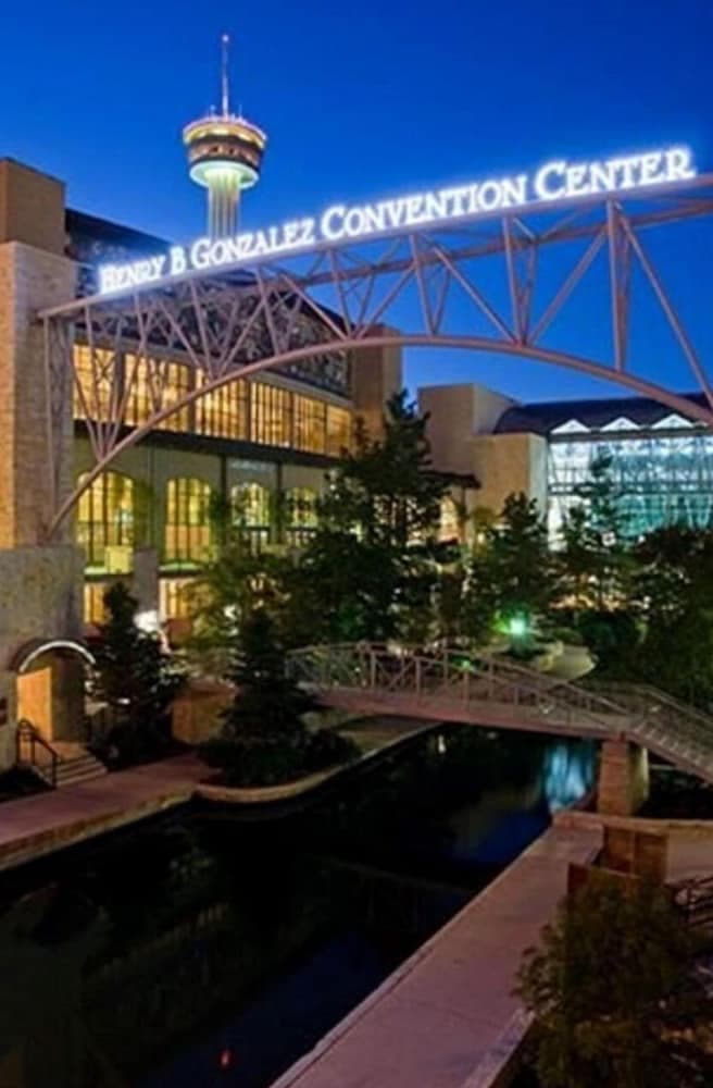 Stunning Cozy Downtown Guesthouse