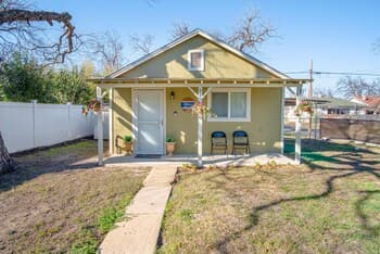Stunning Cozy Downtown Guesthouse