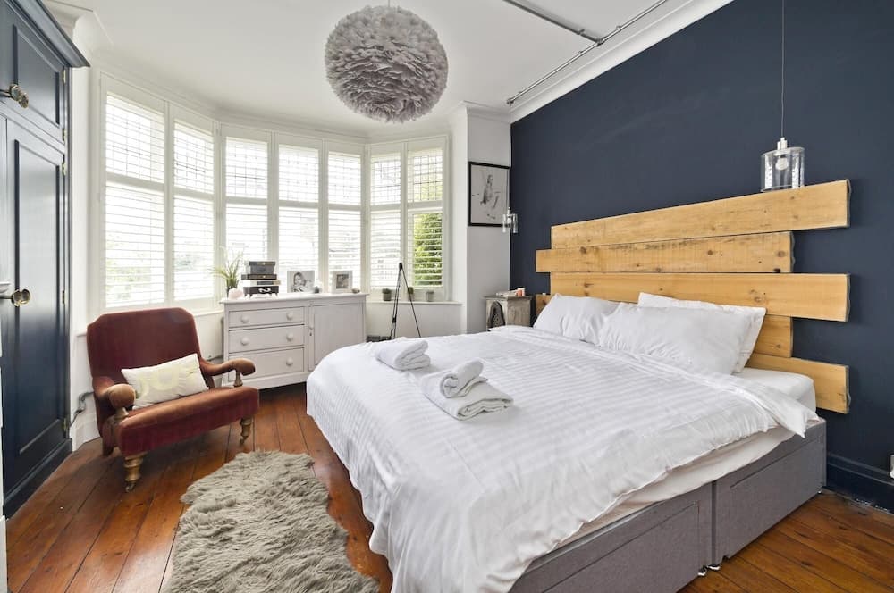Stunning one Bedroom Flat With Large Terrace in Chiswick by Underthedoormat
