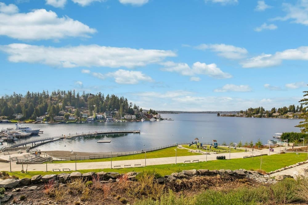 Bellevue Modern 2BD 2BA Apartment