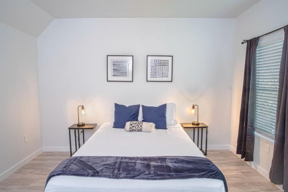 Spectacular 3 BR 2 5 BA Apt Near Downtown