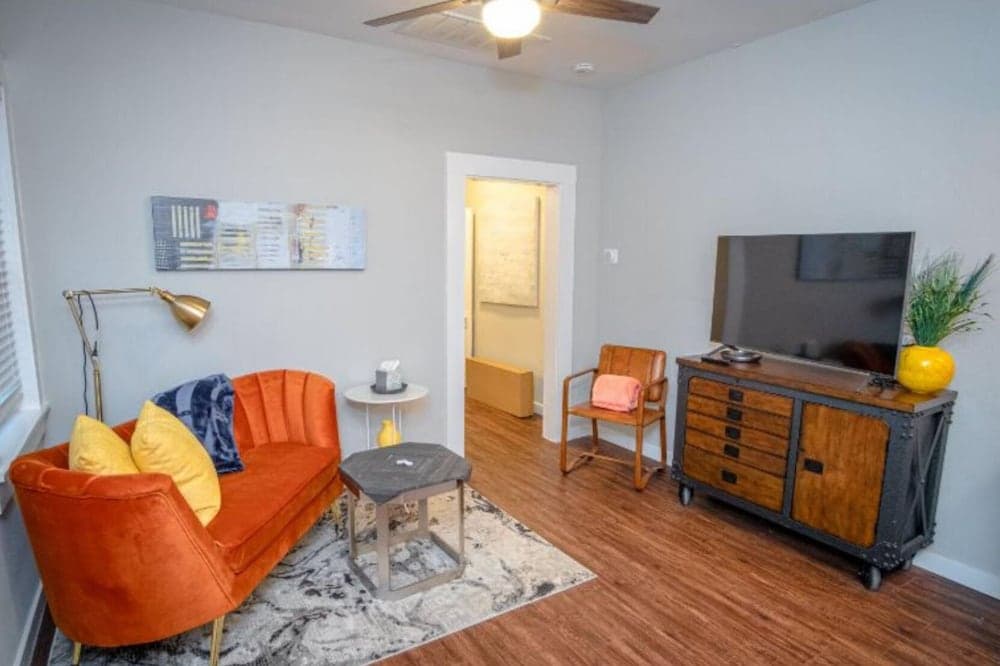 Remodeled Modern 1BR 1BA Apt Near Downtown 5min Pearl