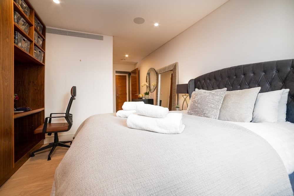 Stunning Modern Apartment Close to Hyde Park by Underthedoormat