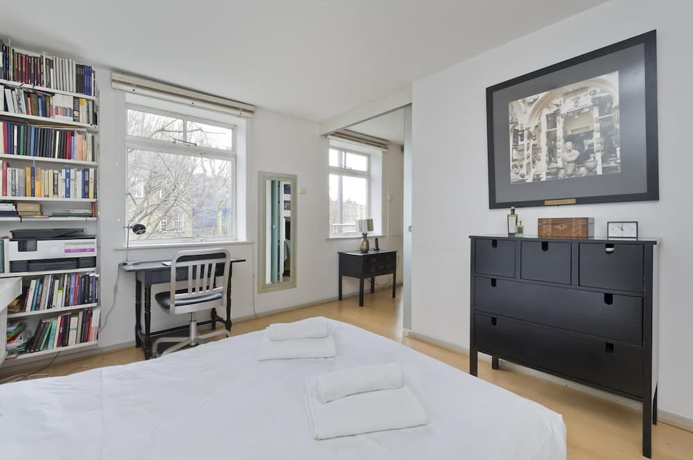 Large one Bedroom Flat With Balcony Close to the City by Underthedoormat