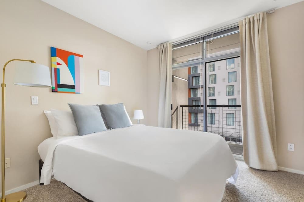 Bellevue Spacious 2BD 2BA Apartment