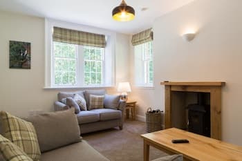 Luxury Lodge With Garden in the Grade II Listed Netherby Hall
