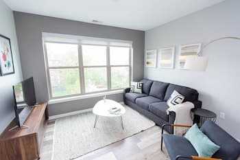 St Louis Designer 2BD 2BA Forest Park Apartment