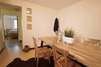 2 Bedroom Downtown Apt Walkable Safe Clean