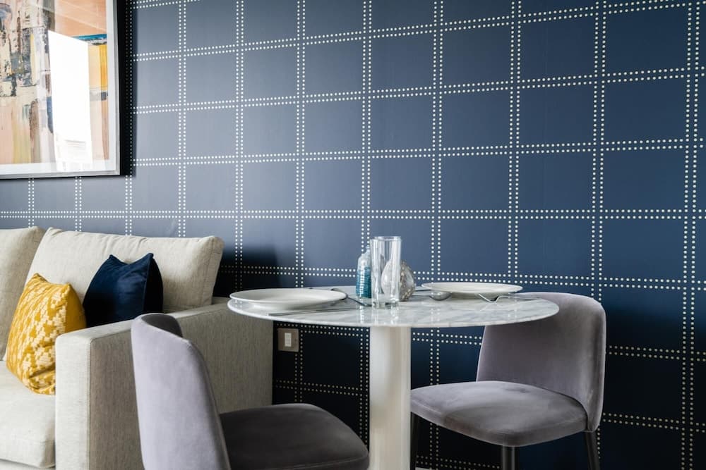 Stylish Studio Apartment With River Views in London s Bustling Docklands