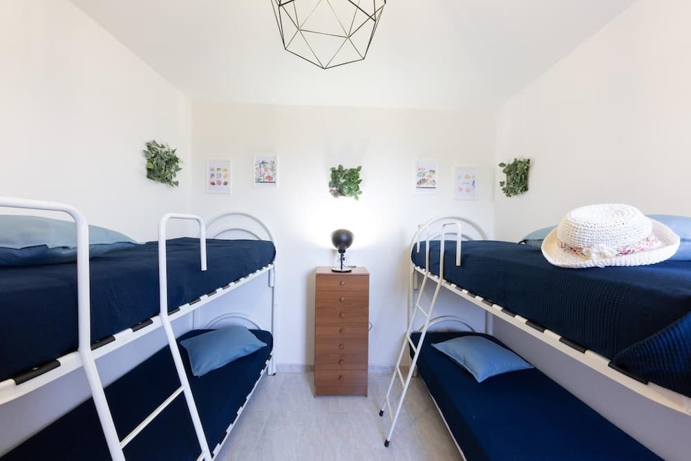 And001 in Andrano With 4 Bedrooms and 2 Bathrooms