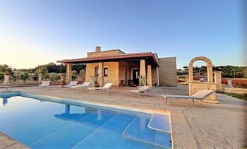 Villa With Pool 2km From the Sandy Beaches