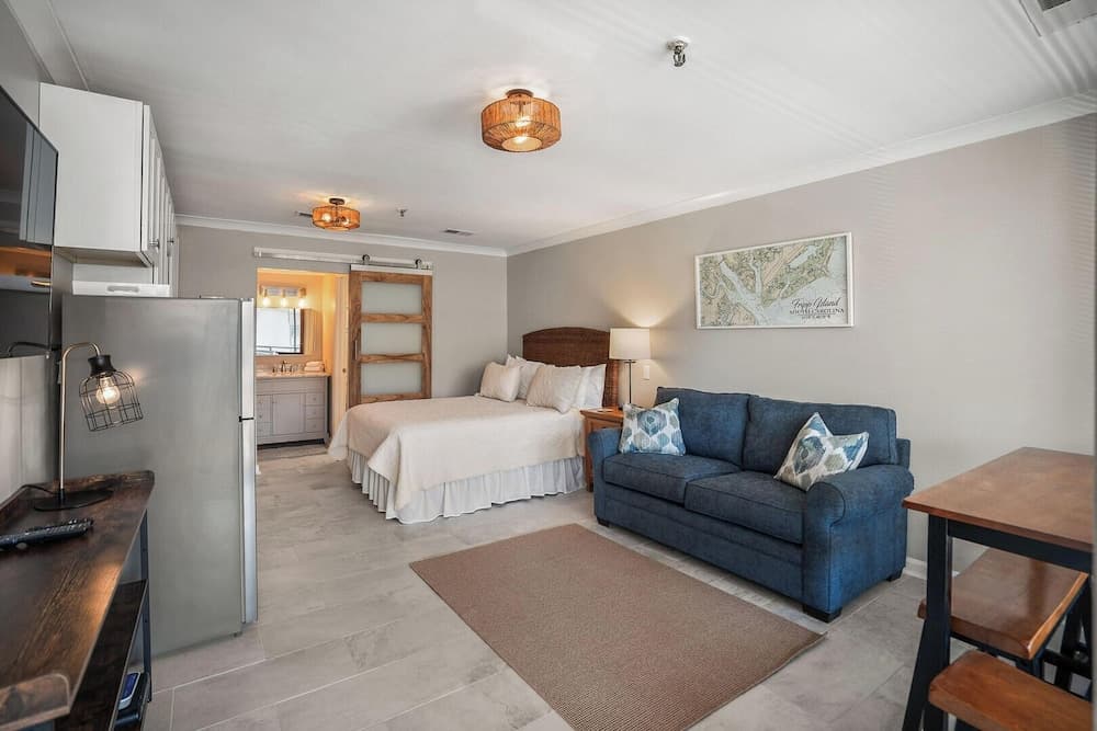 Studio Near Pools, Beach and Golf, With Complimentary Resort Pass