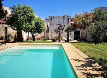 Renovated Estate With Pool in old Town Centre