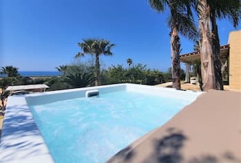 Beach Villa w Heated Whirlpool Amazing sea View