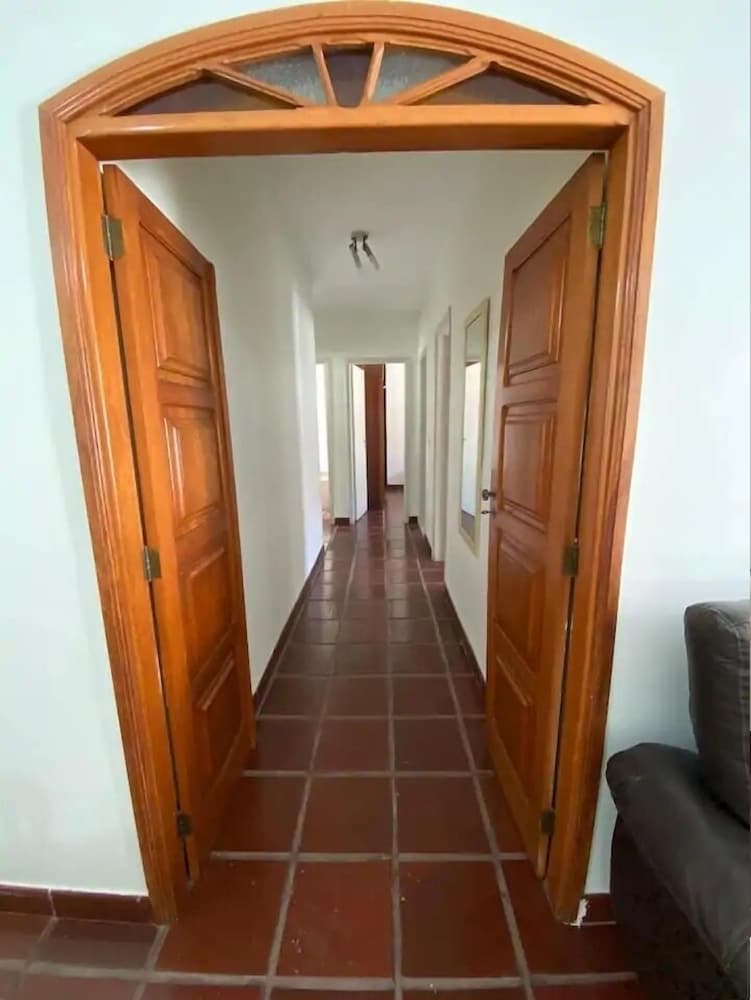 Apto na Enseada a 50 metros da praia