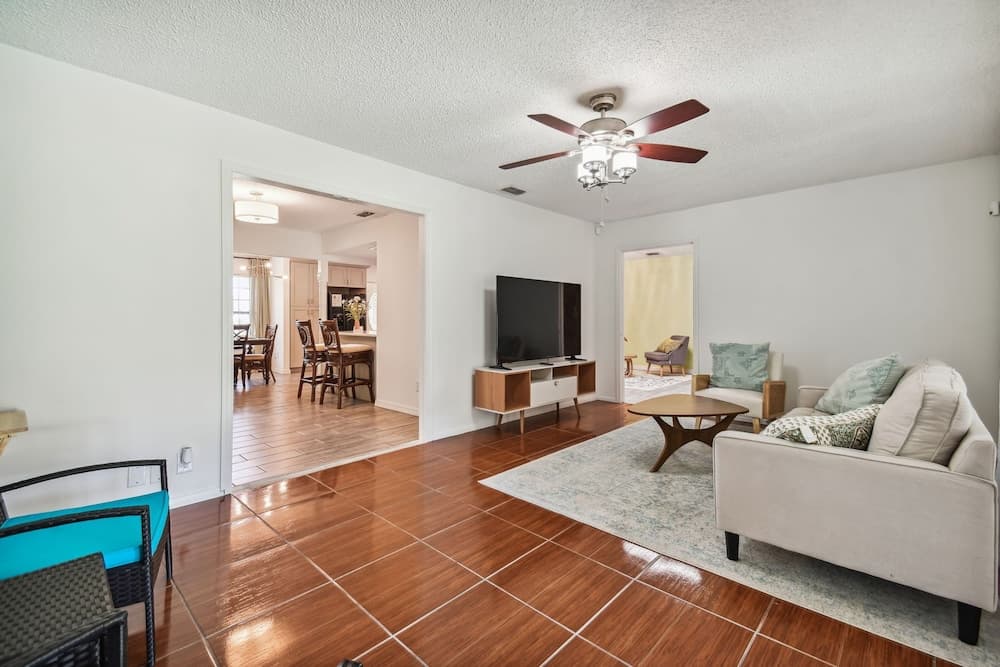 TRANQUILITY. Gated Estate Home. Privacy.