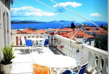 Apanemos Return to Timeless Spetses