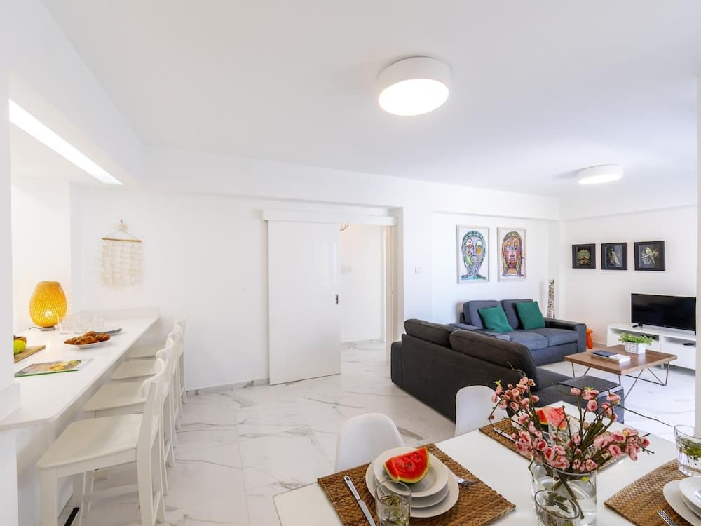 Mackenzie Leo Seafront Suite