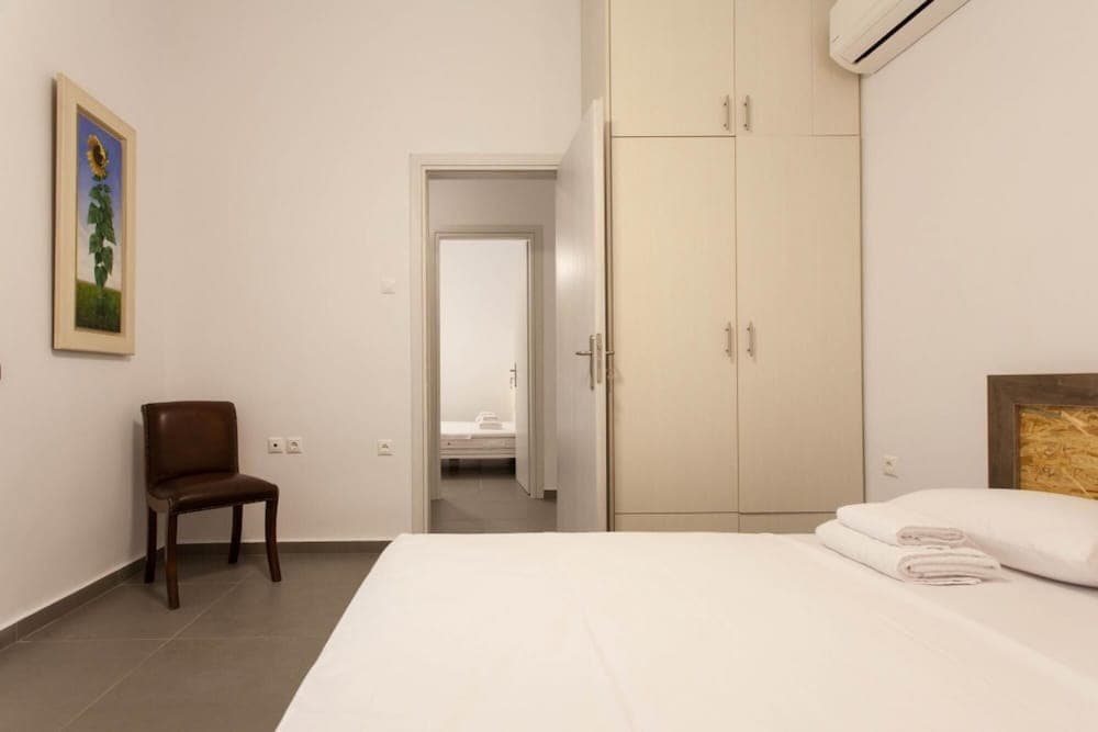 Renovated 2025 4 Bdr House Near Acropolis - New Beds Terrace Green Yard