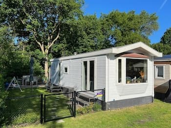 884 in Den Haag With 2 Bedrooms and 1 Bathrooms