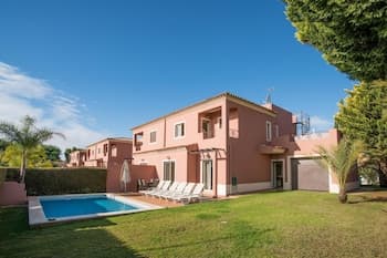 Fabulous Linked Villa in Armacao de Pera Algarve