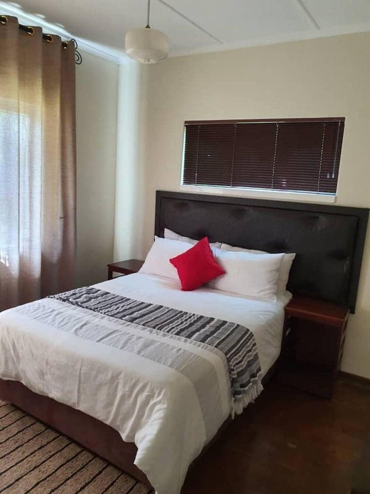 Immaculate 3 Bedroomed Guesthouse in Ilanda - 2041