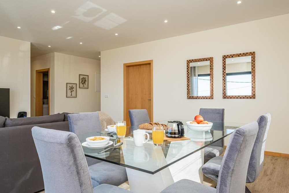 Canhas Residence I by Homie