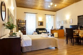 Psyri Neoclassical House w Yard