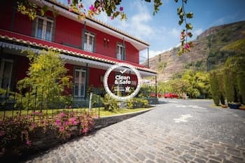 Agrad vel Casa com Piscina em Zona Soalheira