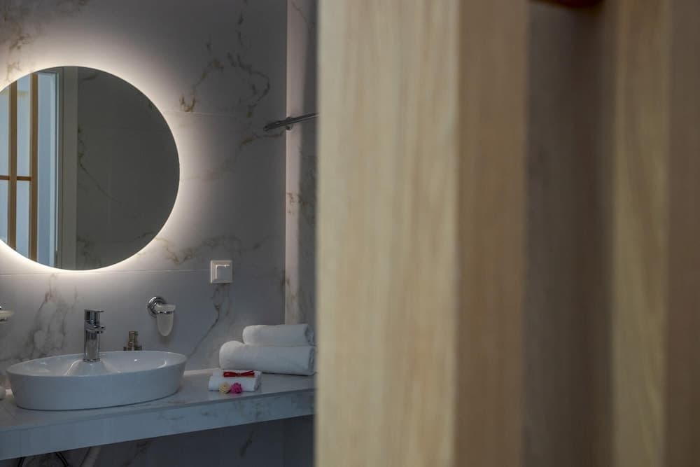 Myra Mare White Suite by Estia