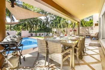 Perfect Stay Renovated Pool Private 4BR Villa