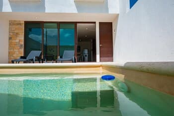 New Modern Villa Private Pool 2 Blocks From the Beach Sleeps 6