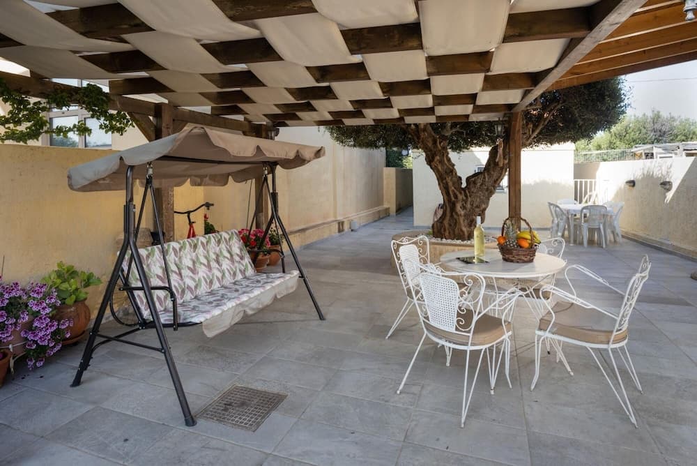 Garden House by Estia