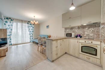 Bright and Newly Refurbished Apartment Near Center
