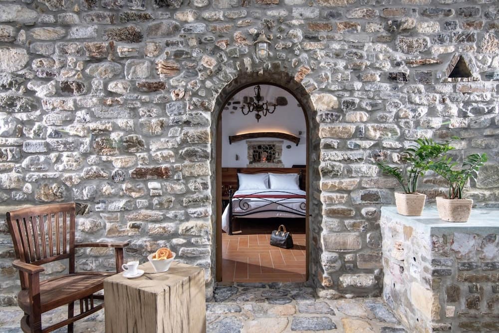 Giannios Traditional Superior Suite by Estia