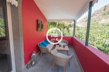 Apartamento com Varanda Mobilada e Vista mar