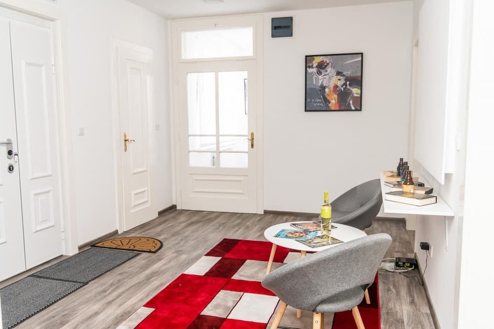 Modern and Bright Studio Heart of the City Center