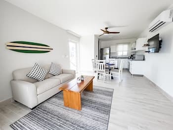 Modern Residence 2bdrm Ocean View