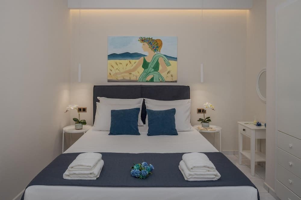 Myra Mare Brown Suite by Estia